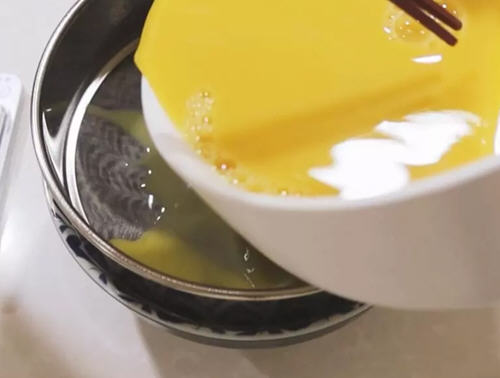 使用微波炉做的鲷鱼蒸蛋口感才分鲜嫩