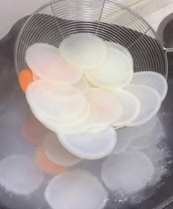 花开富贵的做法步骤，一道色香味俱全的地方名肴