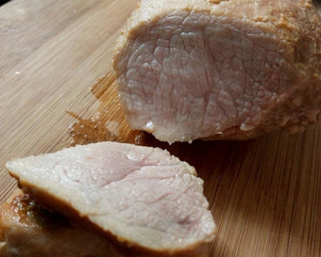 味噌猪腱子肉和热压馒头堡一菜二吃口感软嫩，滋味香浓