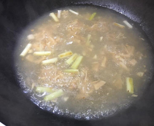 干贝炒抱子芥菜两种食材瞬间在口中完美溶合