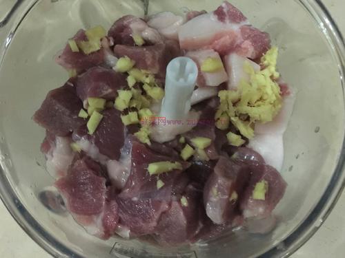香菇葫萝卜饺子的做法_香菇胡萝卜水饺怎么做