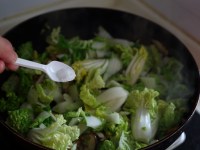 香菇青菜炒年糕的做法介绍  香菇青菜炒年糕怎么做