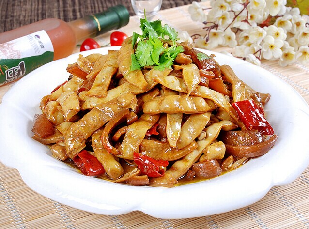 豆角炖肉的做法，一炖一大锅，一人吃一碗