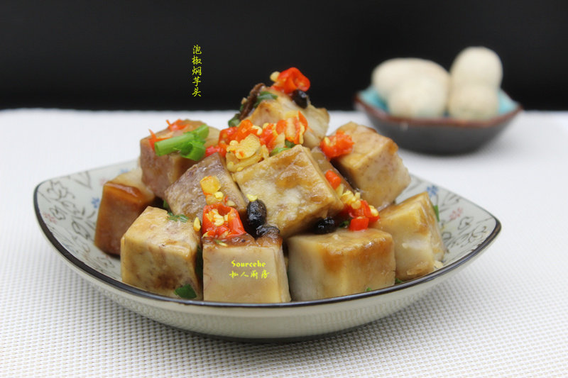 芋头焖鸡的家常做法,制作方法与配料