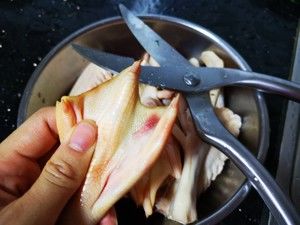 【夏日爽口吮指鸭脚！】#小食#青柠百香老虎菜鸭掌🍋🐯🦆的做法步骤 第3步