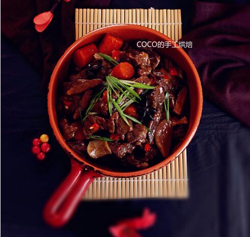 胡萝卜焖秘汁牛肉的做法(胡萝卜焖牛肉的做法)