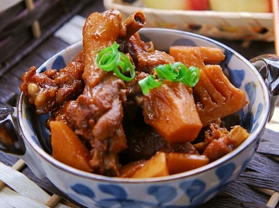 春笋酱烧鸭的做法(春笋蒸酱鸭窍门)