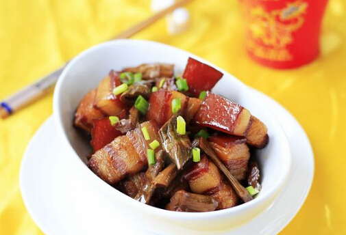 石笋干红烧肉的做法(石笋干炒腊肉的图片)