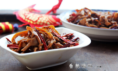 香辣干炒鸭肠的做法(鸭肠炒辣椒的做法)