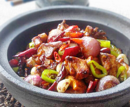 石锅煲土鸡(石锅鸡吃法)