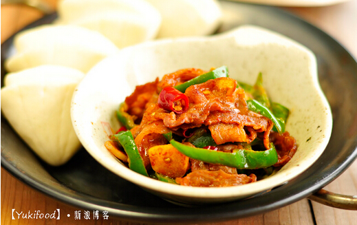 荷香小炒五花肉(荷花炒肉的做法)