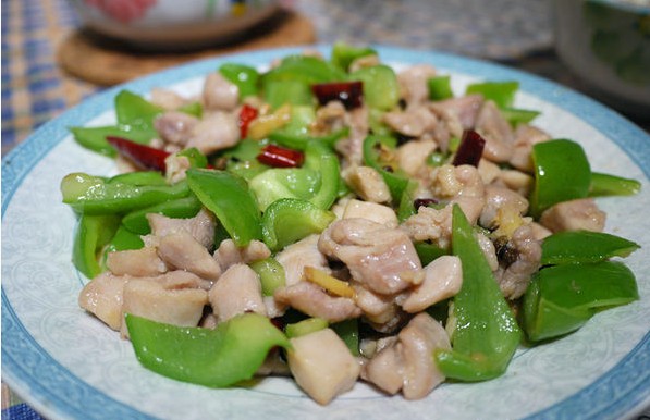 青椒炒鸡丁怎么炒