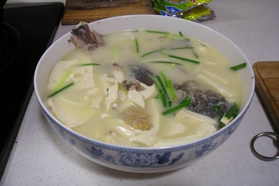 鲫鱼汤的做法(鲫鱼汤的做法又白又浓)