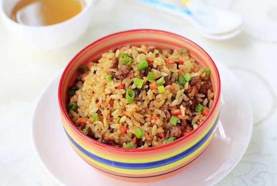 美味炸酱炒饭的做法(图文)