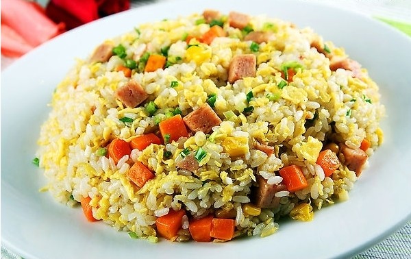 青菜火腿肠炒饭