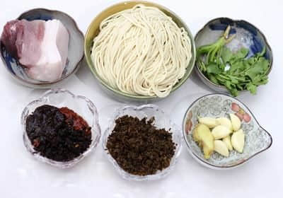 面条筋道，酱香浓郁，爽口美味的炸酱面怎么做