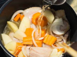 日本最经典的家常汤品：料多味美的猪肉味噌汤