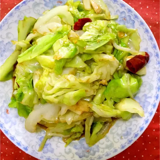 炝炒圆白菜，简单易做，营养丰富的家常菜