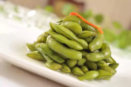 夏日家常美味—盐水毛豆的制作与享用