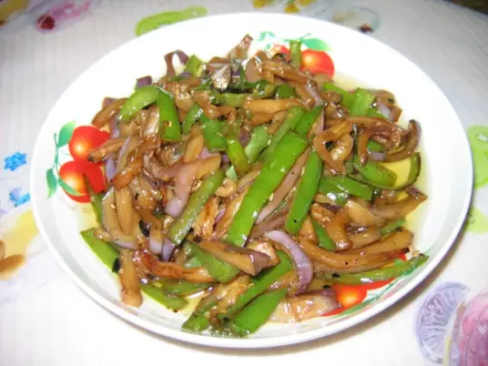 香辣茄子丝咸鲜微辣入口即化让你多吃几碗饭